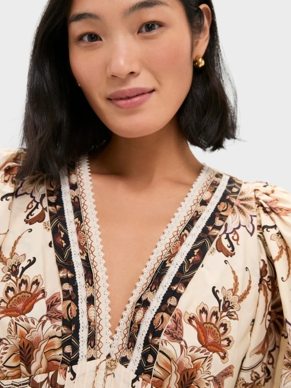 FARM Rio Majestic Garden Lace Puff Sleeve Blouse.